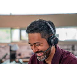 POLY Micro-casque Voyager Focus 2 USB-C avec base de chargement