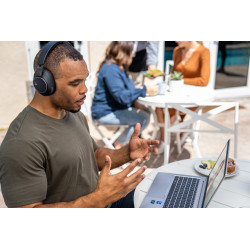 Poly Micro-casque Voyager Surround 80 UC USB-C + adaptateur USB-C/A