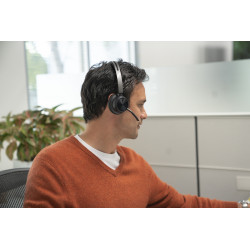 POLY Micro-casque Voyager Focus 2 USB-C avec base de chargement