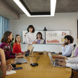 Poly Caméra intelligente Studio E60 4K MPTZ avec zoom optique 12x