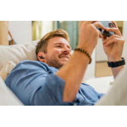 Poly Écouteurs noir charbon Voyager Free 60 UC M +adaptateur USB-C BT700 + étui de charge de base