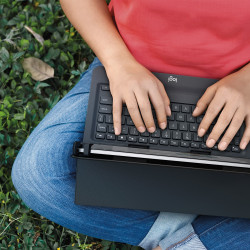 Logitech Universal Folio avec clavier intégré pour les tablettes Apple, Android et Windows 9 à 10 pouces