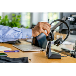 POLY Micro-casque Voyager 4320-M certifié Microsoft Teams + dongle BT700 + base de chargement