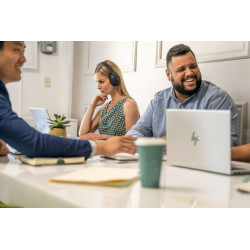 POLY Micro-casque Voyager Surround 80 UC USB-C certifié Microsoft Teams + adaptateur USB-C/A