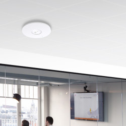 TP-Link Omada EAP680 point d'accès réseaux locaux sans fil 4804 Mbit/s Blanc Connexion Ethernet, supportant l'alimentation vi